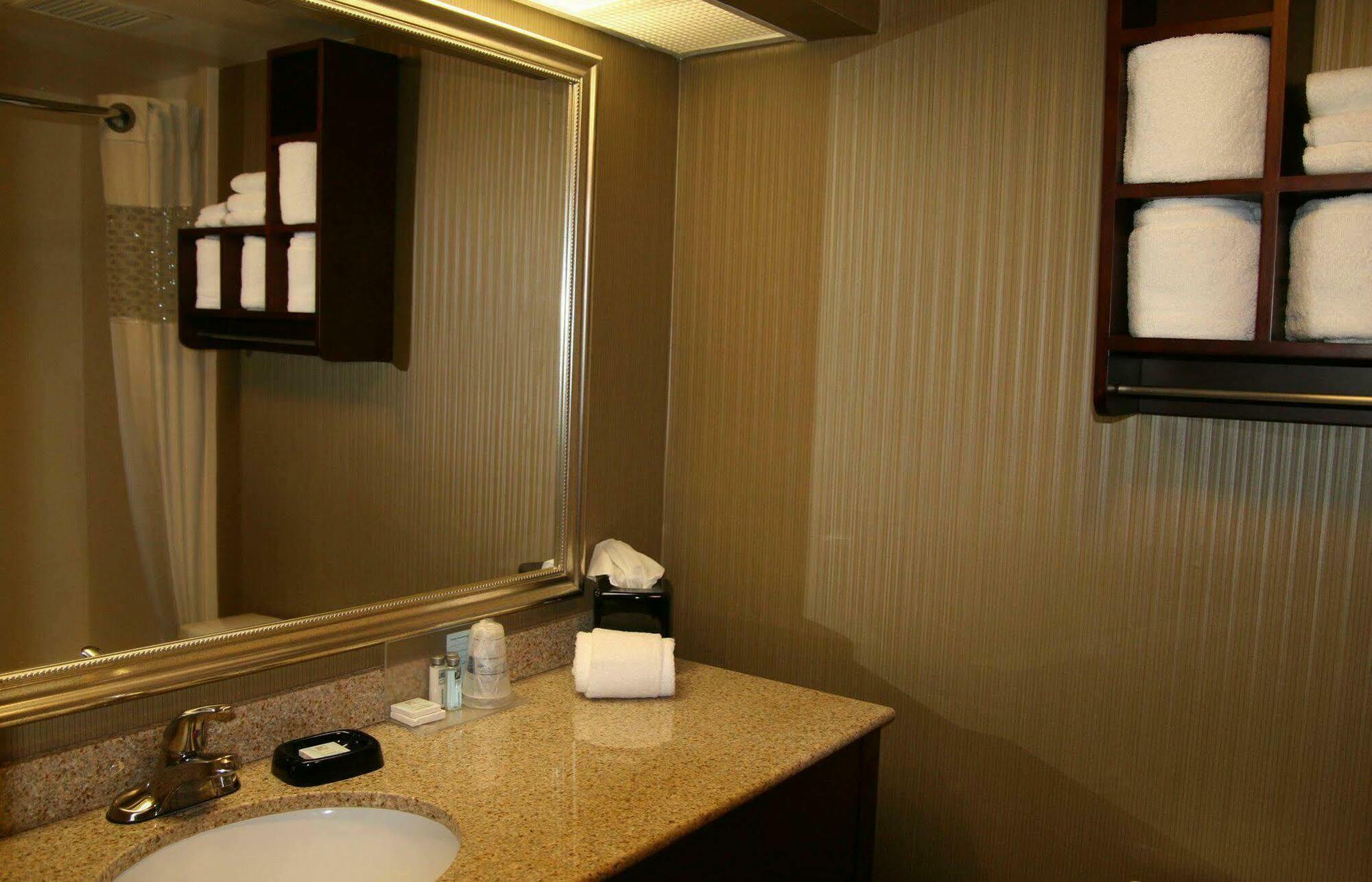 Hampton Inn Ейкен Номер фото